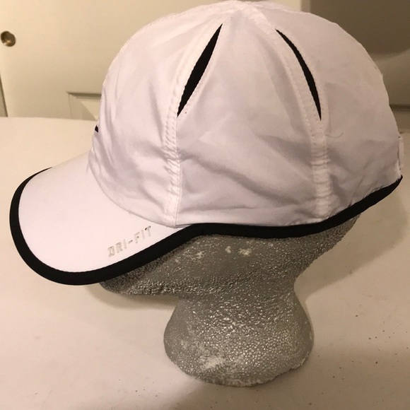 Nike ladies hat - Picture 2 of 7